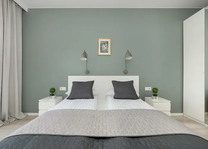 Апартаменти Kilinskiego Bright In The Center Of With Parking By Renters Лодзь