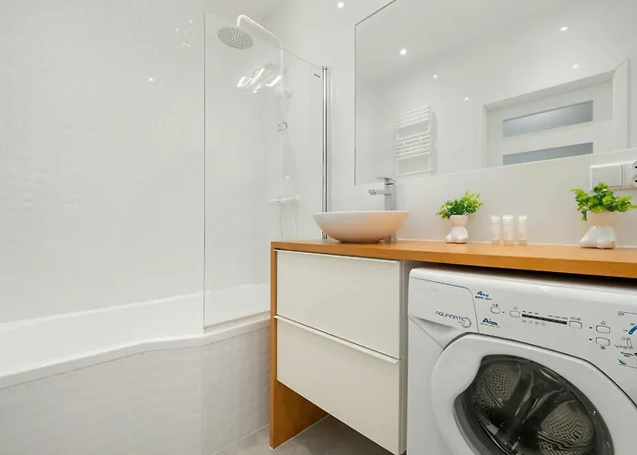 Апартаменти Kilinskiego Bright In The Center Of With Parking By Renters Лодзь